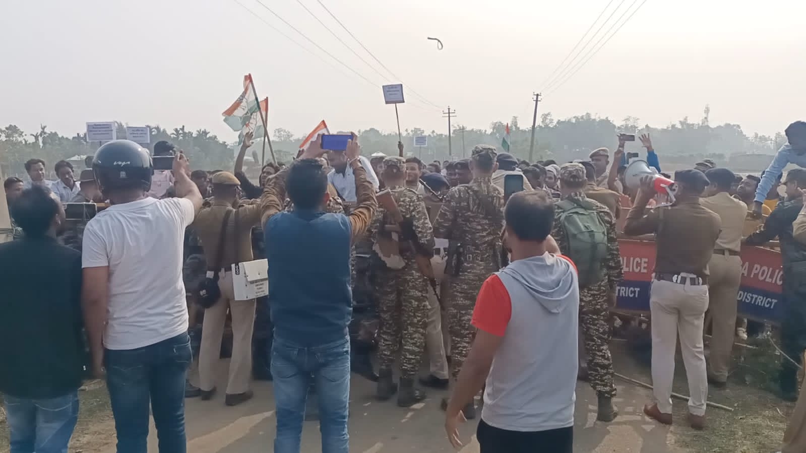 বাংলাদেশের অবৈধ বাঁধ নির্মাণের প্রতিবাদে ঊনকোটি কংগ্রেসের বিক্ষোভ প্রদর্শন।