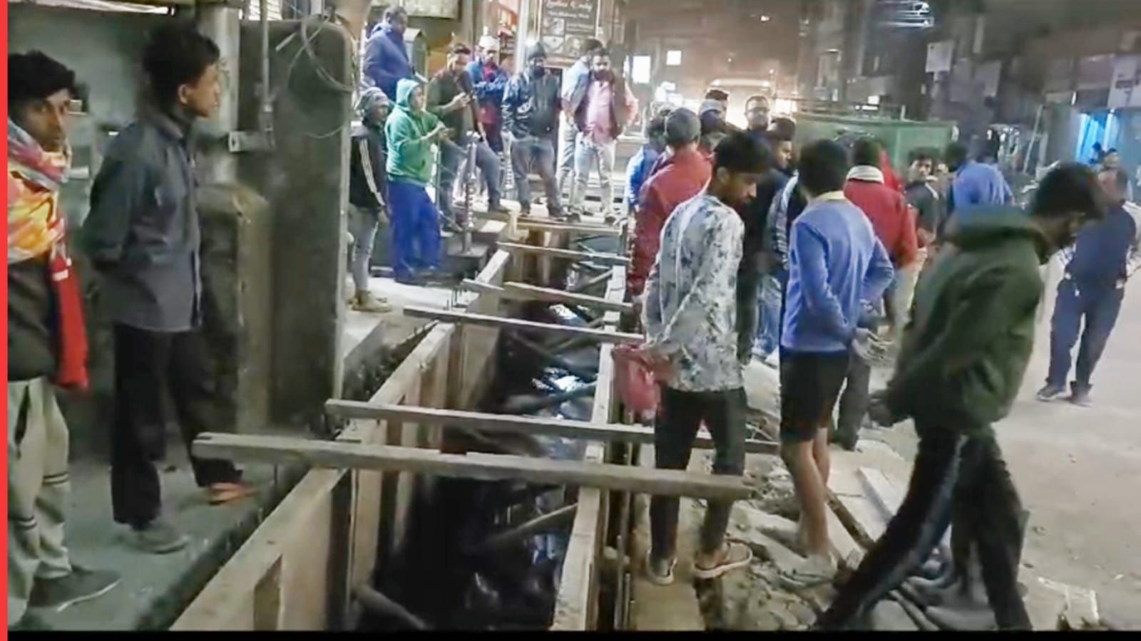 প্রেমতলা, শিলচরে নালা এবং গার্ড ওয়াল নির্মাণের কাজ চলছে।