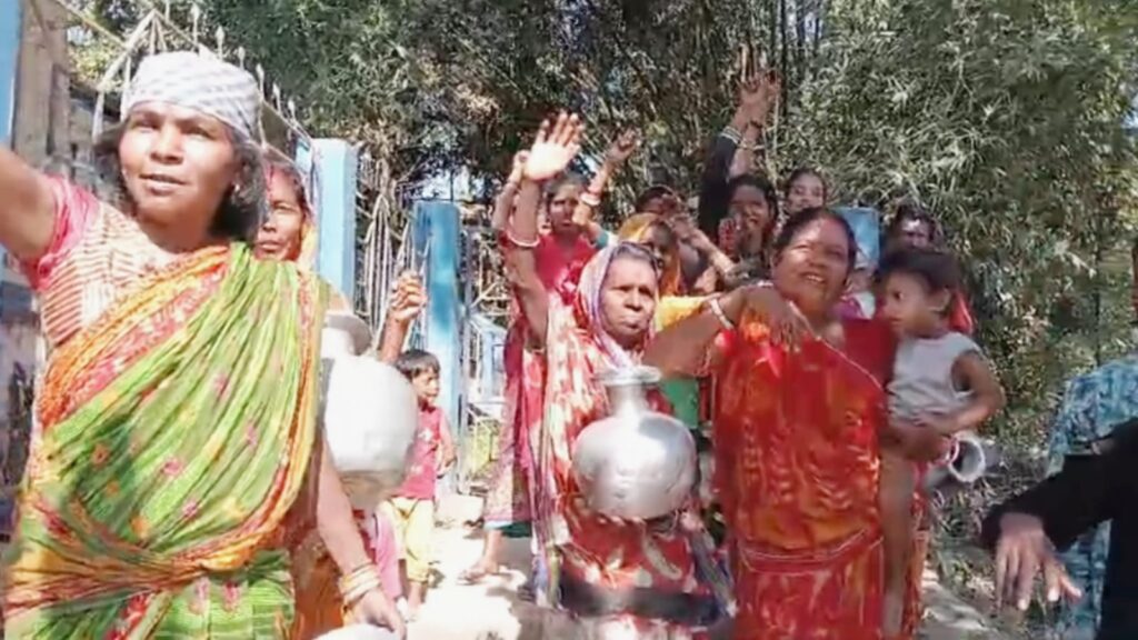 বরাক উপত্যকার মাসিমপুর বাগিচায় জল সংকট ও জল জীবন মিশন প্রকল্প ব্যর্থতার প্রতিবাদে স্থানীয় মানুষের সমাবেশ