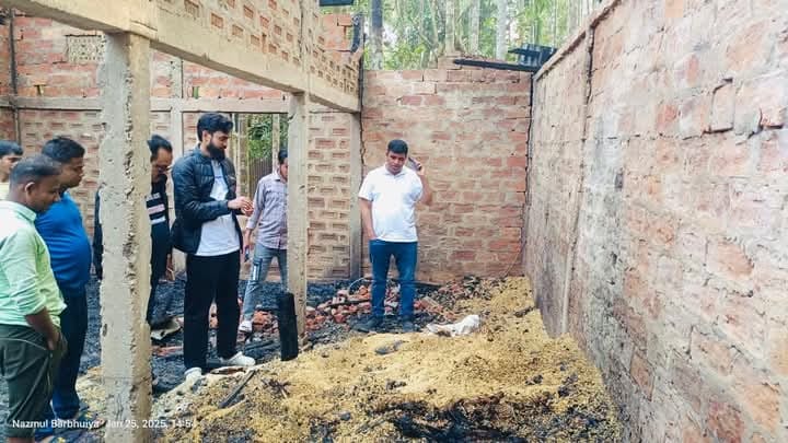 চন্ডিপুরে সিলিন্ডার বিস্ফোরণে অগ্নিকাণ্ডে ঘরের ব্যাপক ক্ষয়ক্ষতি