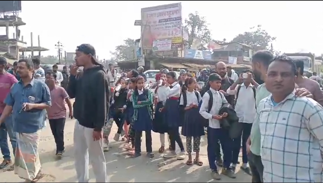 বেহাল জাতীয় সড়ক: ধুলো-যানজটে অতিষ্ঠ সোনাবাড়িঘাটের জনজীবন
