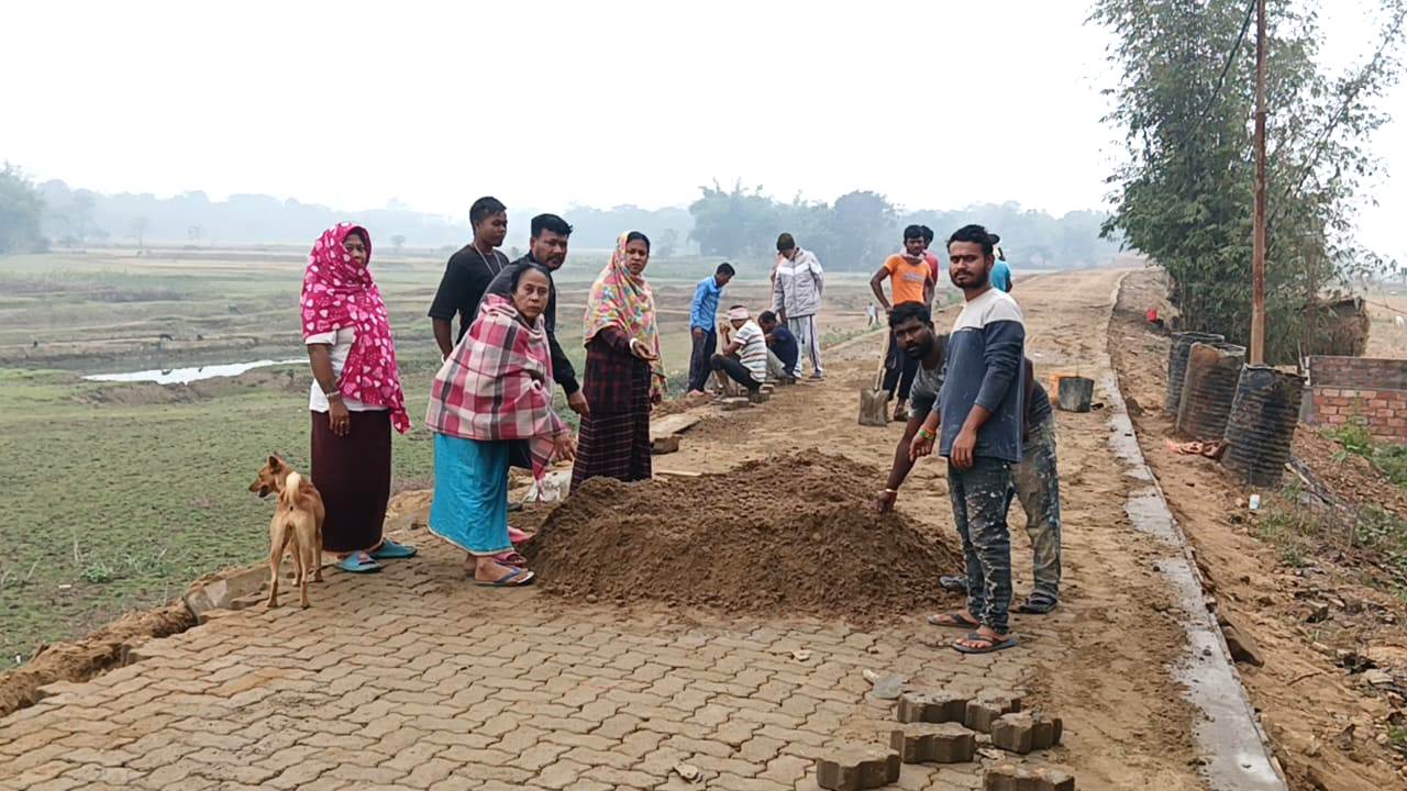 কাটাখালে সড়ক নির্মাণে লাগামহীন দুর্নীতি, বিধায়ক নিজাম উদ্দিনের বিরুদ্ধে সরব জনতা
