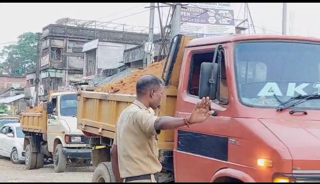 পাহাড় কেটে কালাইন অঞ্চল ধ্বংসের পথে! বনমাফিয়াদের দাপটে লালমাটির লোভে উজাড় হচ্ছে বন, নিশ্চিহ্ন হচ্ছে জীবজগৎ