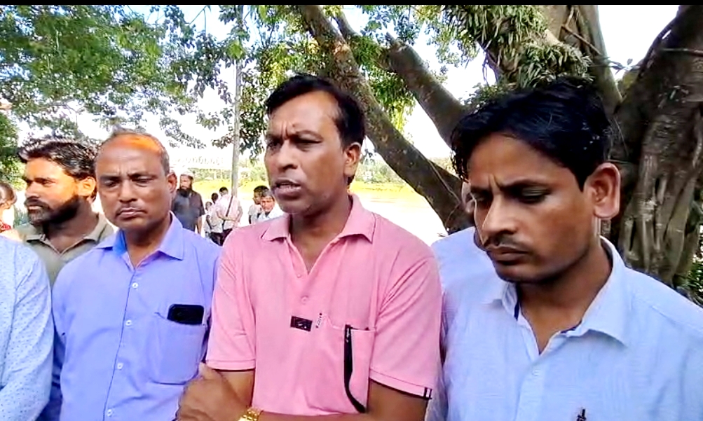 পরিকল্পনাহীন সেতু মেরামতে বাড়ছে ভোগান্তি, রান্নার গ্যাসের দাম বেড়েছে হঠাৎই, বাস পরিষেবা চালুর দাবিতে কংগ্রেসের স্মারকলিপি পেশ