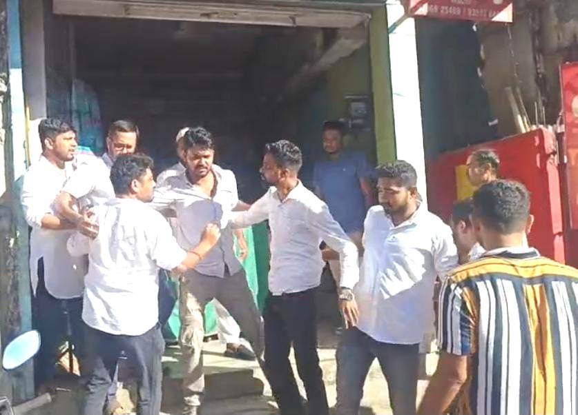 ইন্দিরা ভবনে উত্তেজনা, কালো পলিথিনে টাকা সংগ্রহ নিয়ে কংগ্রেস নেতা রাইজ চৌধুরীর সঙ্গে শামীম-সমর্থিত কর্মীর তর্কবিতণ্ডা