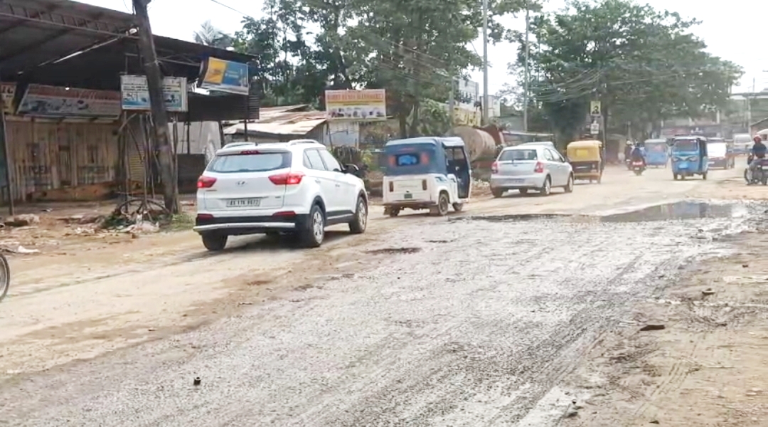 শিলচর কাঠাল রোডে মরণ ফাঁদে পরিণত!