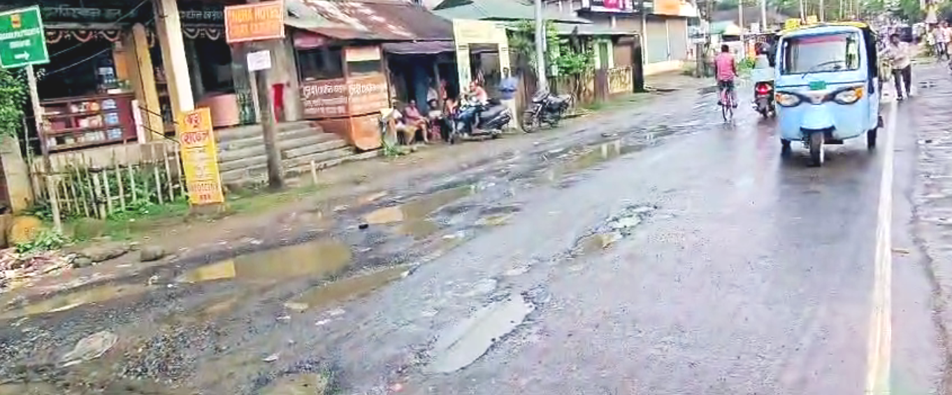 শিলচরের লাইফলাইন মরণফাঁদে পরিণত! প্রশাসনিক উদাসীনতায় প্রতিদিন ঝুঁকি নিয়ে চলাচল হাজারো মানুষের