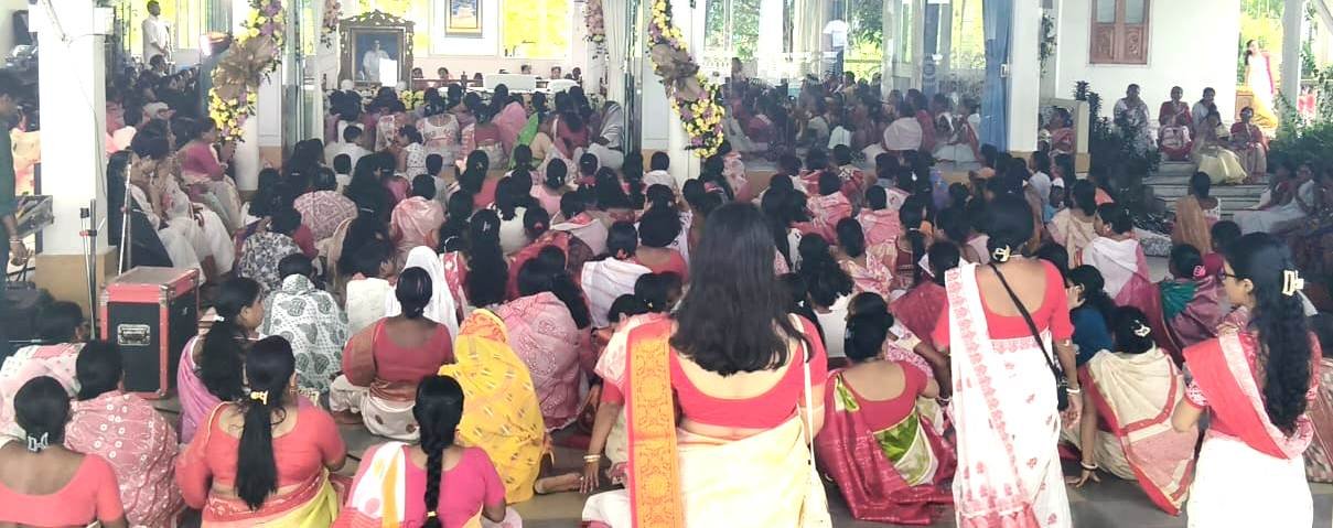 সৎসঙ্গ বিহার, শিলচরে ভক্তি ও ভাবগাম্ভীর্যের আবহে পালিত হল পরমারাধ্যা শ্রীশ্রীবড়মার ১৩৩তম জন্মজয়ন্তী