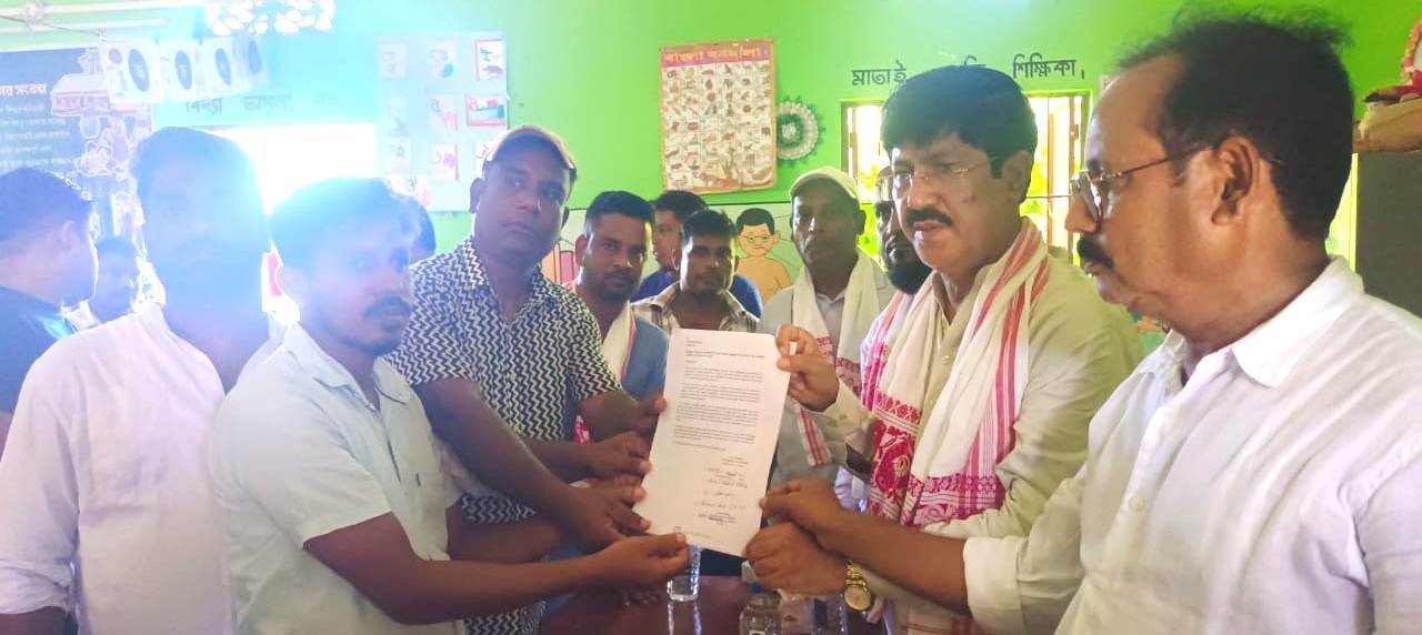অবৈজ্ঞানিক উপায়ে মাটি কাটার ফলে চরম ঝুঁকিতে মানব সেবা এলপি স্কুলের ১২০ জন শিক্ষার্থী