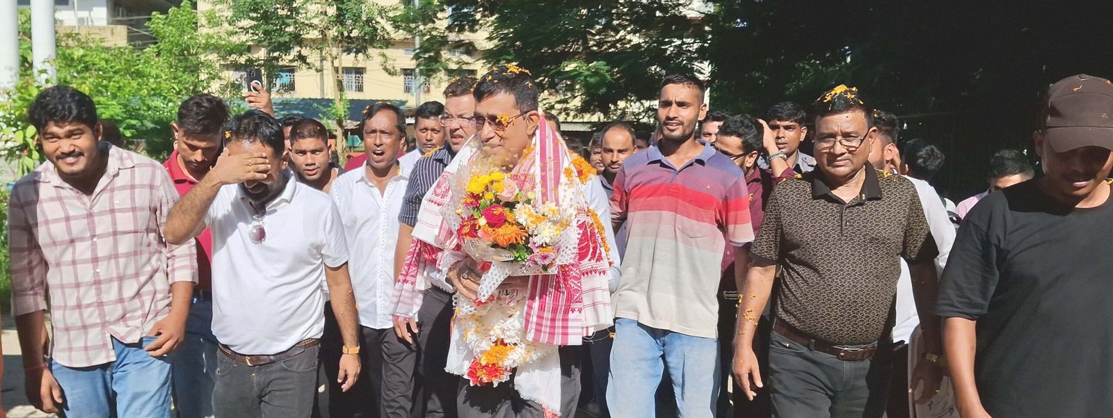 মেডিসিন বিভাগের অধ্যাপক ডাঃ অভিজিৎ স্বামীর কাঁধে শিলচর মেডিক্যাল কলেজের সর্বোচ্চ প্রশাসনিক দায়িত্ব, সর্বস্তরের উষ্ণ সংবর্ধনা