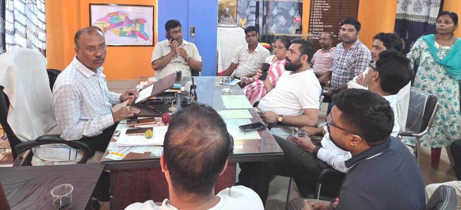 দুর্গোৎসবের মুখে শ্রীভূমিতে নিকাশি সমস্যা ও বেহাল রাস্তাঘাট নিয়ে শ্রীভূমি পুরসভায় উচ্চপর্যায়ের বৈঠক করলেন উত্তর করিমগঞ্জের বিধায়ক