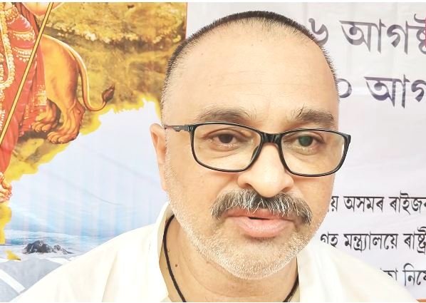 মুখ্যমন্ত্রীর মুখে পরেশ বরুয়াকে বিপ্লবী তকমা ও দেওয়ালচিত্রের আর্জি!