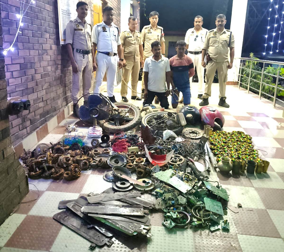 নিলামবাজারে পুলিশের জালে কুখ্যাত চোর উত্তম শব্দকার